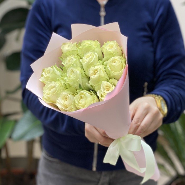 13 белых роз Атена